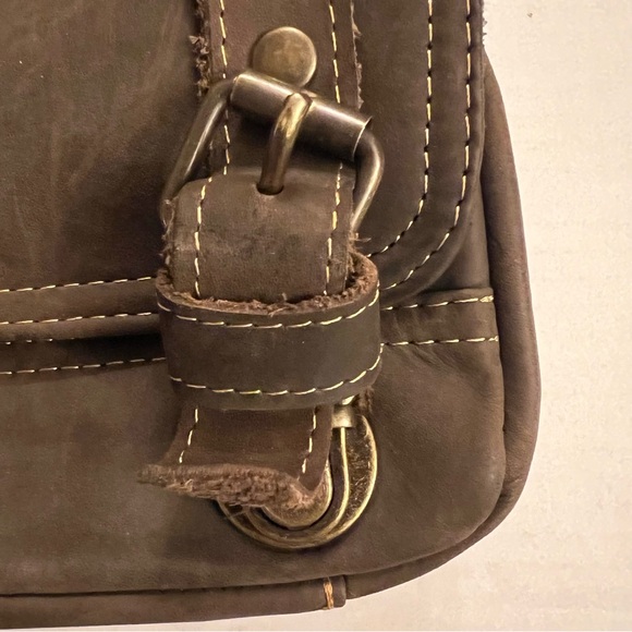 Unisex Brown Leather adjustable crossbody shoulder messenger or backpack - Picture 5 of 16